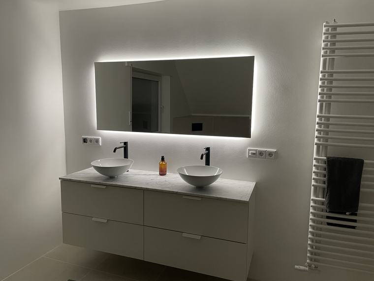 Badezimmer mit Doppelwaschtisch